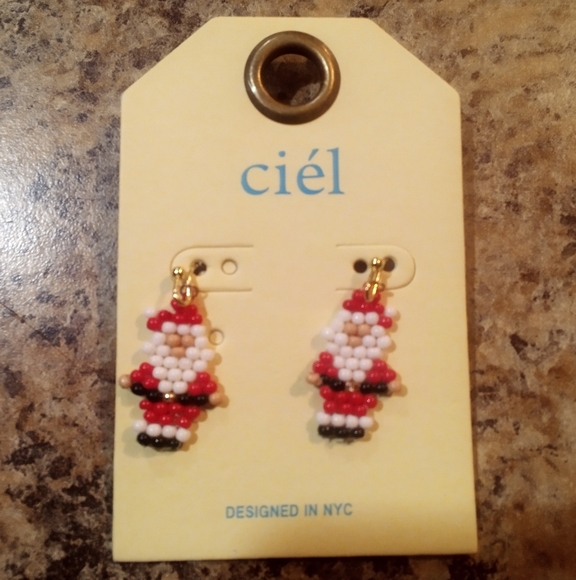 🆕 Tiny Santa Seed Bead Earrings - Picture 1 of 1